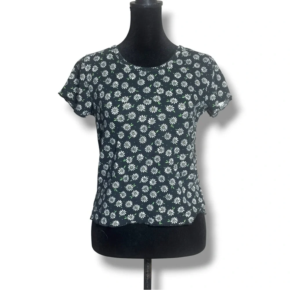 Old Navy Kids Black Short Sleeve Ruffle Hem Lightweight Tee w/White Daisy Print
